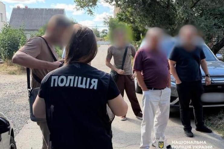 За гроші обіцяв «вирішити» питання з навчанням та іспитами в автошколі: на Одещині викрили 69-річного чоловіка
