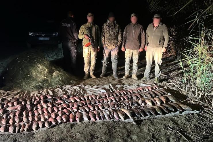 На озері Ялпуг прикордонники спіймали браконьєра з сітками завдовжки три чверті кілометра