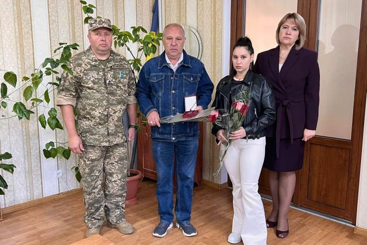 В Арцизькій громаді посмертну нагороду передали родині Захисника Сергія Усова