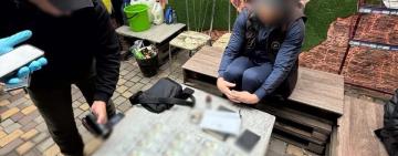 В Татарбунарах чоловік пропонував поліцейському $2000 за непритягнення знайомих до кримінальної відповідальності