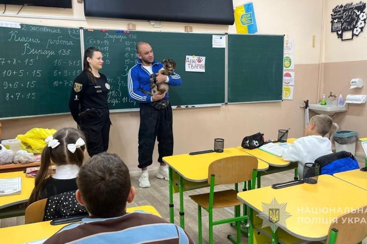 «Тварини — не іграшки»: в Ізмаїлі гімназистів вчили відповідально ставитися до чотирилапих