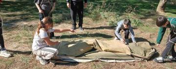 Шестикласники відзначили День туризму туристичними змаганнями та польовою кухнею