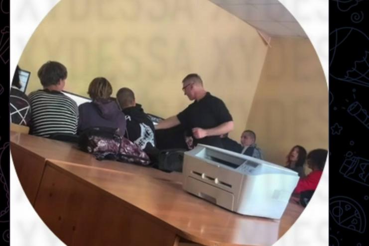 Скандал в Ізмаїлі: викладач побив студента на уроці, його звільнено та затримано поліцією