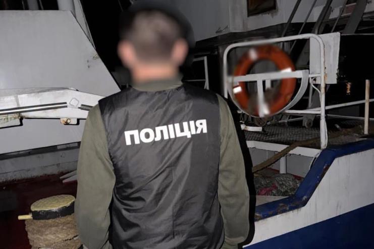 Переправляв військовозобов’язаних чоловіків за кордон під виглядом моряків: на Одещині поліцейські відправили на лаву підсудних організатора злочинної схеми